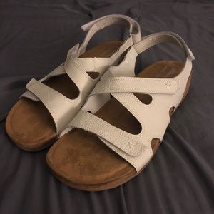 Cobbie cuddler Sandals size 11 woman velcro strap